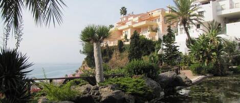 المنطقة المحيطة بالمنشأة