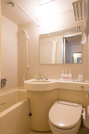 Combined shower/bathtub, free toiletries, hair dryer, slippers - Smile Hotel Oita Hita (Hita)