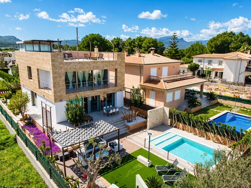 Villa Isabel 206 fantastic villa with private swimming pool, air conditioning, barbecue and jacuzzi