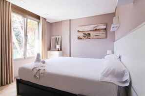 4 chambres, fer et planche à repasser, Wi-Fi gratuit, draps fournis