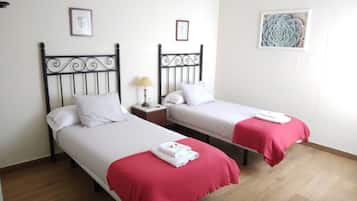 4 bedrooms, iron/ironing board, WiFi, bed sheets