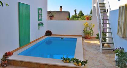 Can Cantino 213 fantastic village house with private pool, air conditioning, terrace, barbecue and WiFi