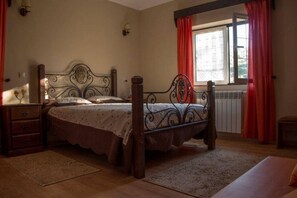 5 Schlafzimmer, Bügeleisen/Bügelbrett, kostenloses WLAN, Bettwäsche