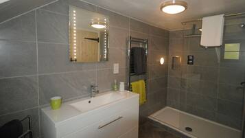 Dusch, hÄrtork, handdukar och tvÄl