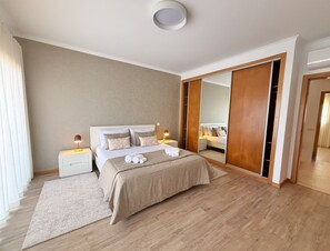 3 quartos, ferros/tábuas de passar roupa, Wi-Fi de cortesia