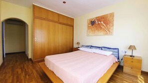 3 chambres, fer et planche à repasser, accès Internet