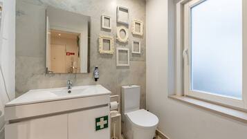 Doccia, asciugacapelli, asciugamani