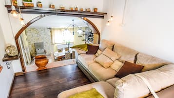 Smart TV, fireplace, video games