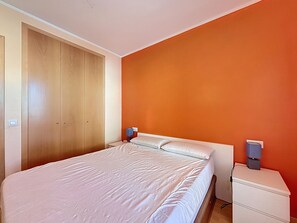 1 makuuhuone, silitysrauta/-lauta, Wi-Fi