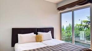 3 bedrooms, iron/ironing board, travel cot, free WiFi