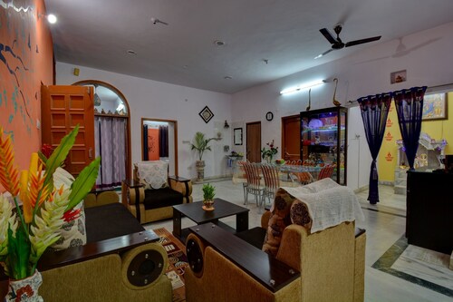 Anjana's Homestay-4 Bedroom Villa + 4 Private Bathrooms with Breakfast