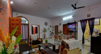 Anjana's Homestay-4 Bedroom Villa + 4 Private Bathrooms with Breakfast
