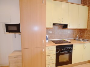 Fridge, microwave, coffee/tea maker, toaster - Wonderful apartment in Madrid (Madrid)