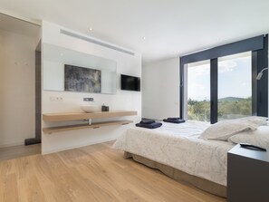 4 Schlafzimmer, Bügeleisen/Bügelbrett, Internetzugang, Bettwäsche