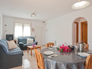 TV, fireplace - Villa with garden and swimming pool in Riells.HUTG-000995 (l'Escala)