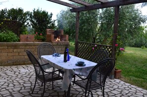 تناول الطعام بالخارج