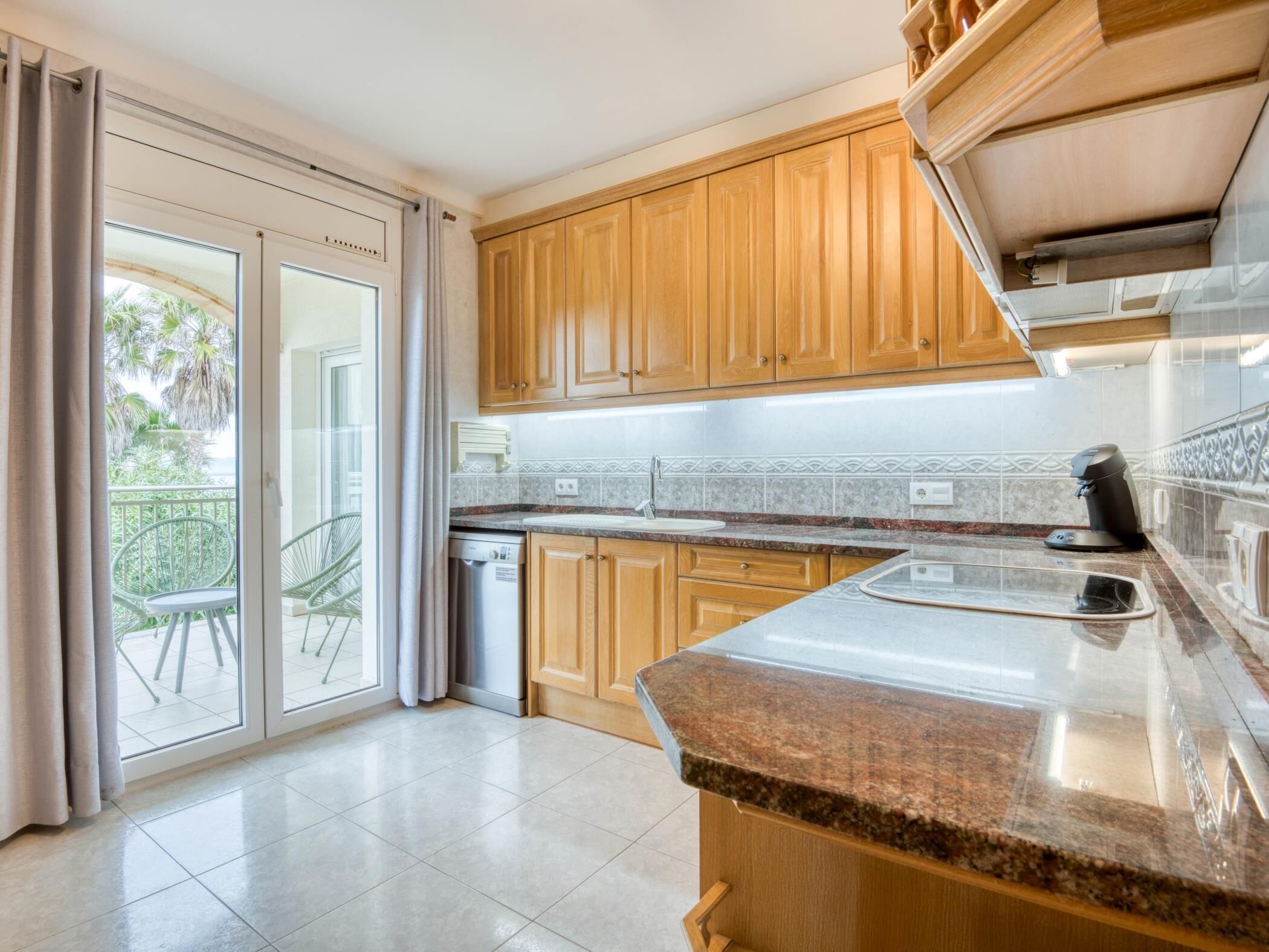 Geladeira, micro-ondas, fogão, lava-louças