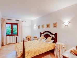3 chambres, fer et planche à repasser, accès Internet, draps fournis