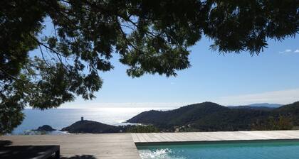 ARCHITEKTENVILLA ***** PANORAMA 180 ° MEERBLICK / GENUA TOUR. Beheizter Pool