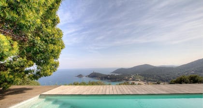 VILLA ARCHITECTE 5â 180° SEA VIEW and TOUR GĂNOISE. HEATED POOL. INTIMACY.