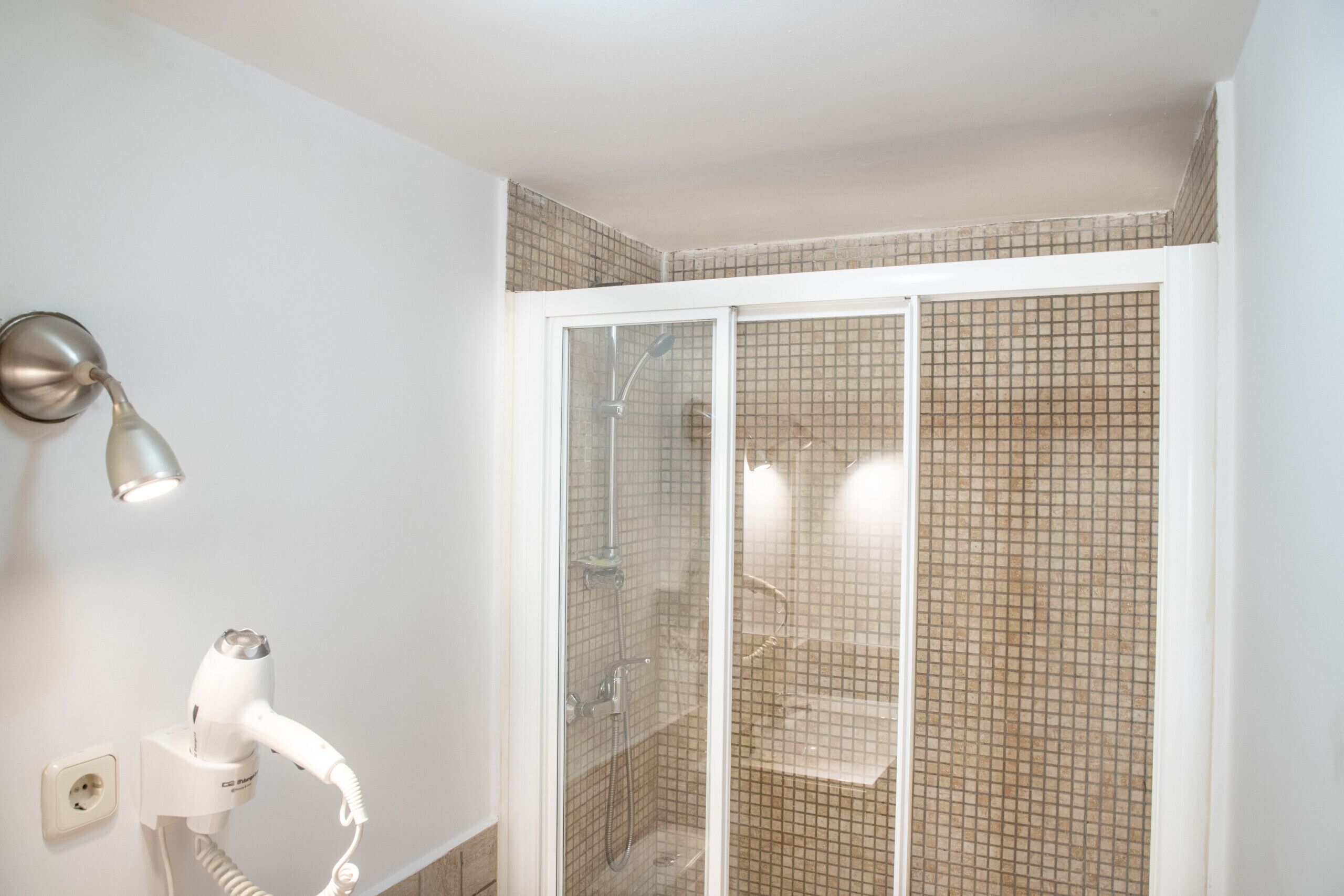 淋浴设施、毛巾