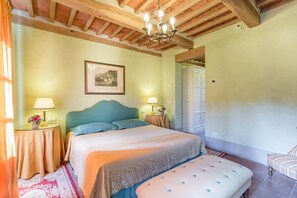 1 bedroom, travel cot, Internet