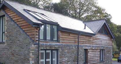 Luxury Contemporary Cottage on Historic Country Estate with free WiFi