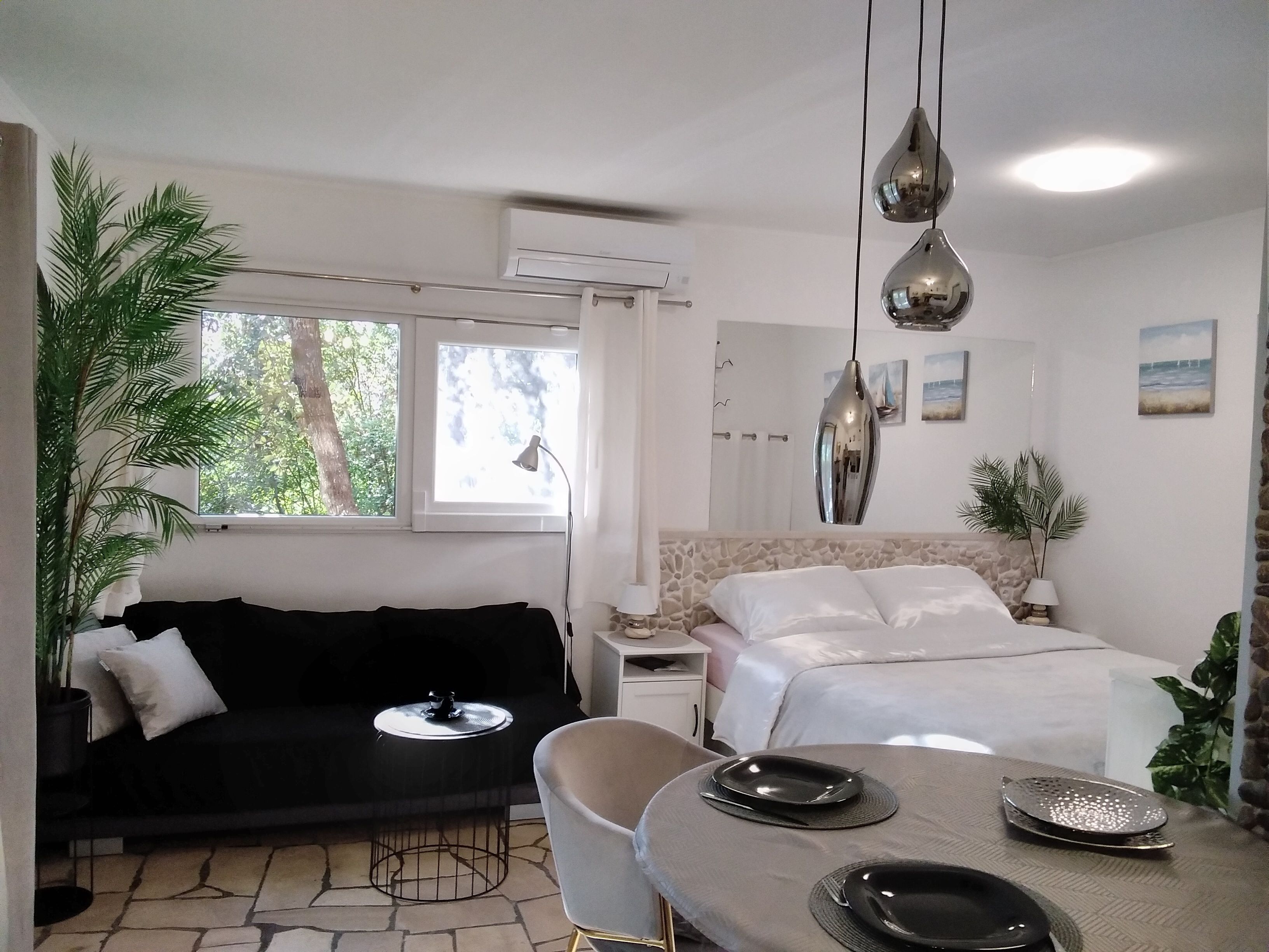 2 bedrooms, in-room safe, iron/ironing board, travel crib