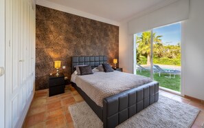 5 soverom, strykejern/-brett, reiseseng for barn og wi-fi (inkludert)