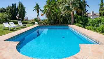Piscine extérieure, piscine chauffée