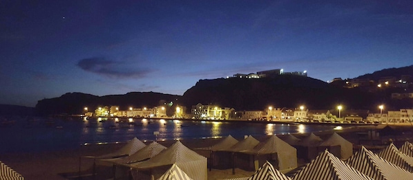 Nær stranden
