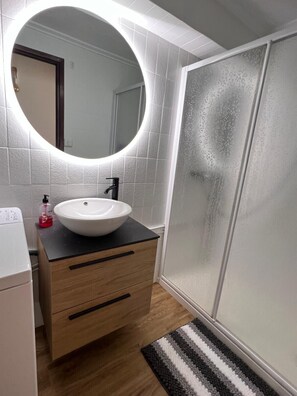 Shower, towels
