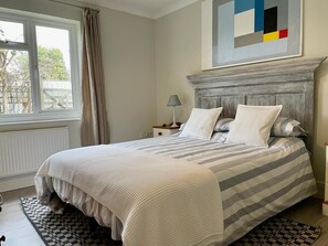 2 chambres, fer et planche à repasser, accès au Wi-Fi (inclus)