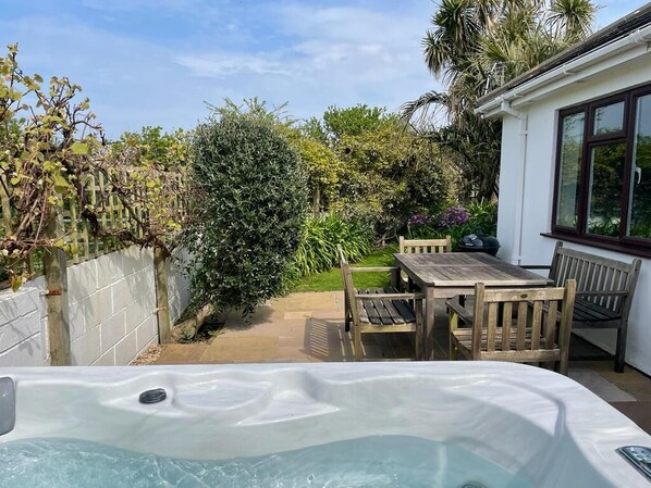 Property grounds - Beautiful ground floor apartment with sun terrace, garden and Hot Tub (St Minver)