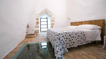 2 bedrooms, travel crib, free WiFi, bed sheets