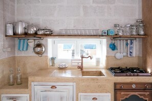 Fridge, microwave, stovetop, dishwasher - Prestige Pool Trullo - Torre Suda (Torre suda)