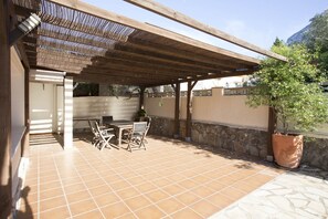 屋外ダイニングエリア