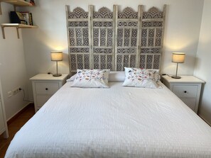 4 室のベッドルーム、アイロン / アイロン台、WiFi (無料)、ベッドシーツ