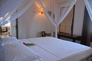 2 chambres, coffres-forts dans les chambres, fer et planche à repasser