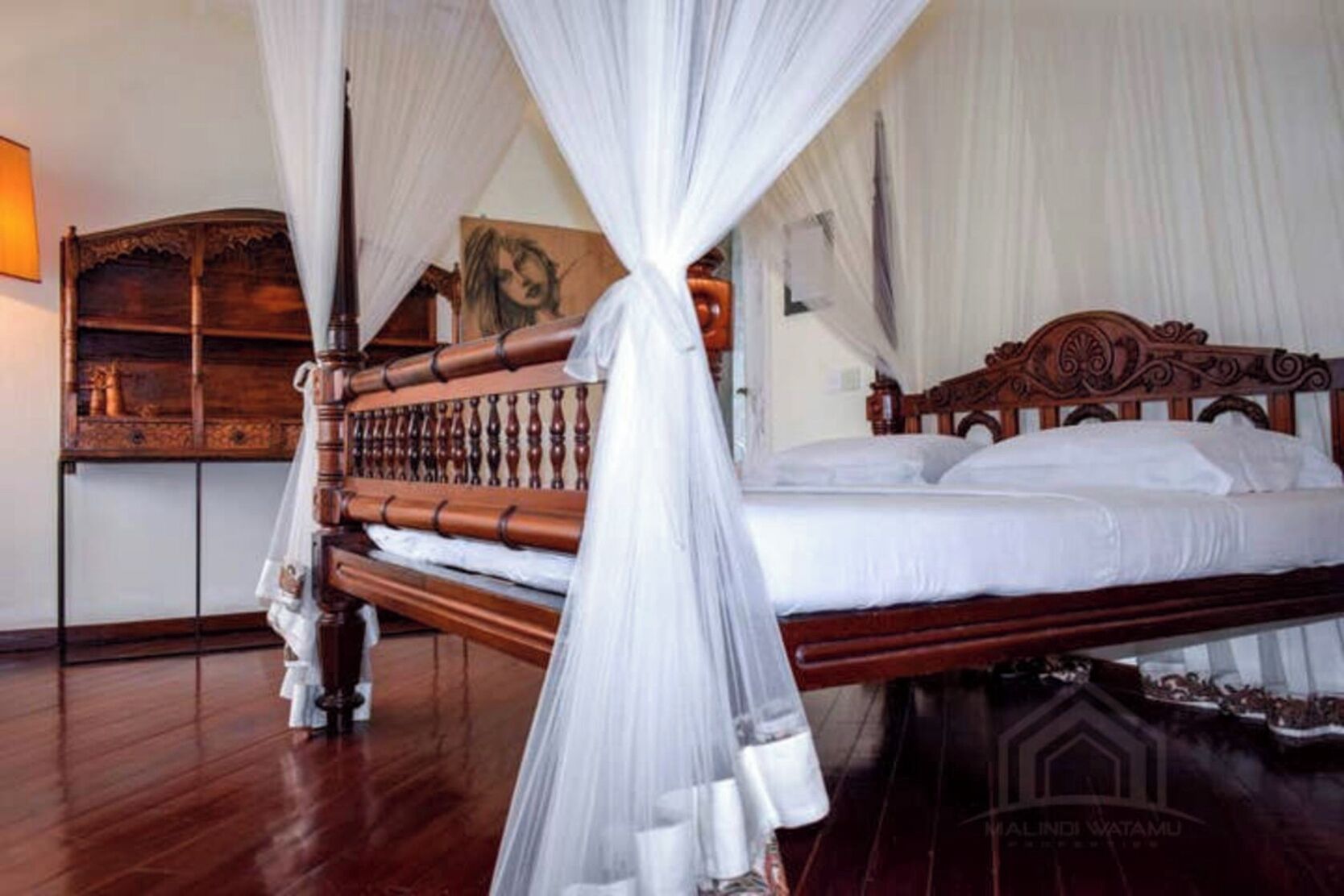 2 chambres, coffres-forts dans les chambres, fer et planche à repasser