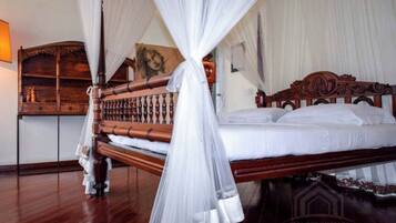 2 chambres, coffres-forts dans les chambres, fer et planche à repasser