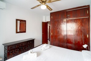 1 bedroom, iron/ironing board, WiFi (free), bed sheets