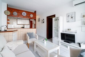 TV - Corona 204 Apartment by Casasol (Nerja)