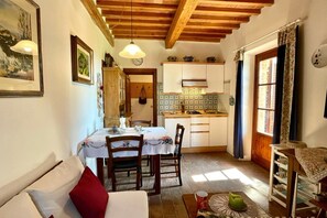 Unclassified image, 4 of 13, button - Podere Morena private garden with sea view apartment Luca  (Guardistallo)