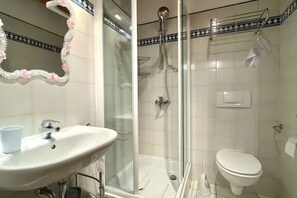 Een douche, een haardroger, een bidet