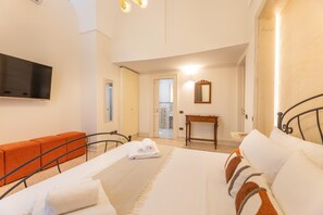 4 quartos, ferros/tábuas de passar roupa, berço de viagem