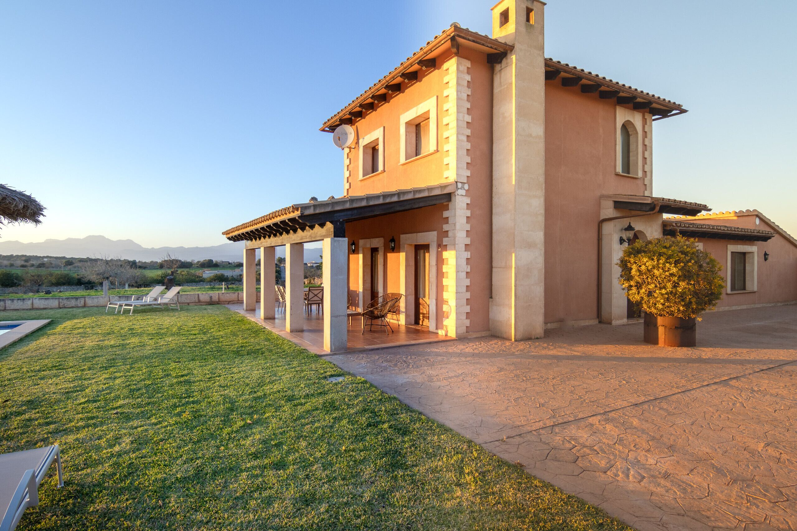 المنشأة من الخارج