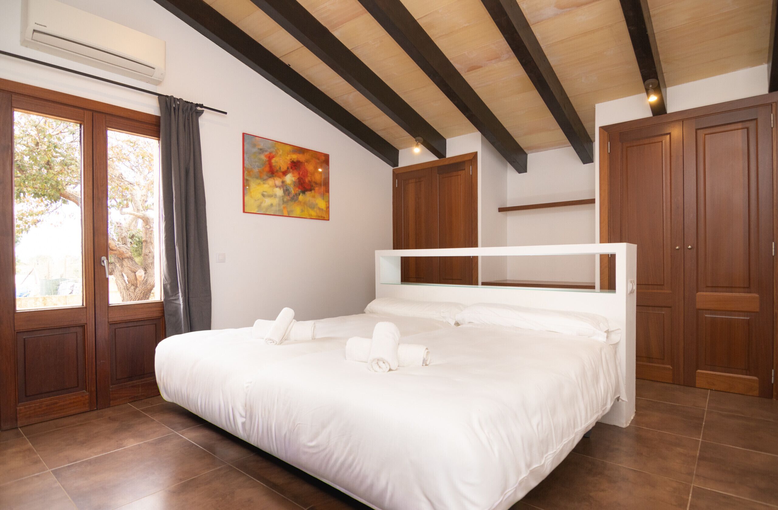 3 bedrooms, iron/ironing board, travel cot, free WiFi