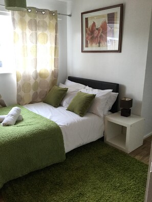4 chambres, fer et planche à repasser, Wi-Fi, draps fournis