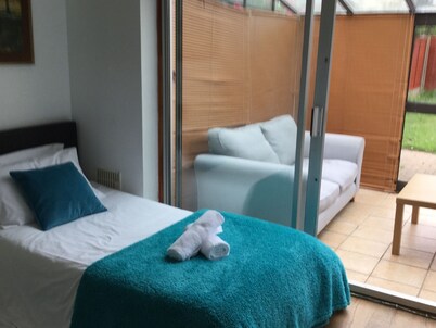 Nice 4 Bed house near Basildon Town Centre sleeps 8